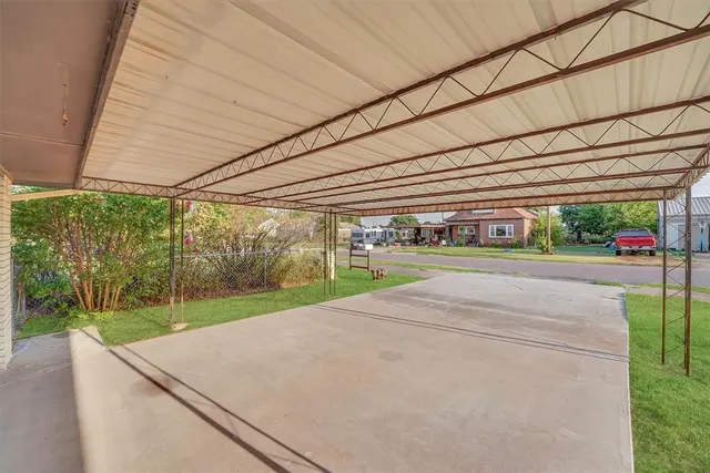Photo 5 — 412 E Washington Avenue, Sayre, OK 73662