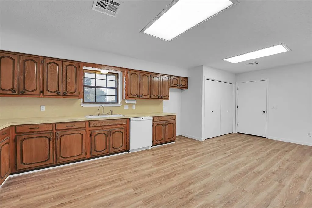 Photo 16 — 412 E Washington Avenue, Sayre, OK 73662