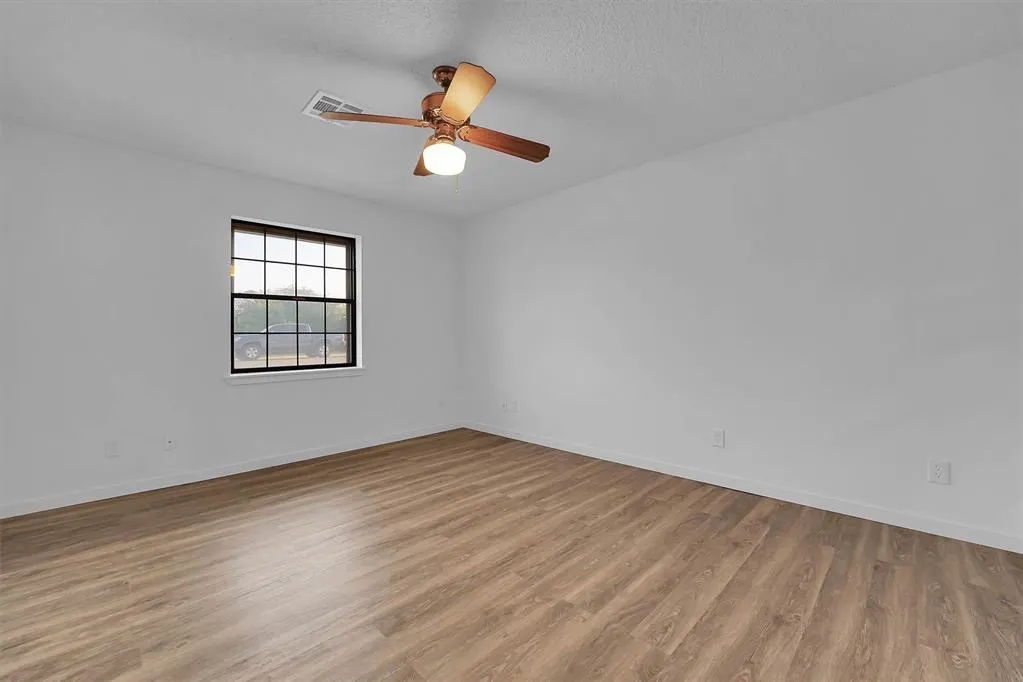 Photo 18 — 412 E Washington Avenue, Sayre, OK 73662