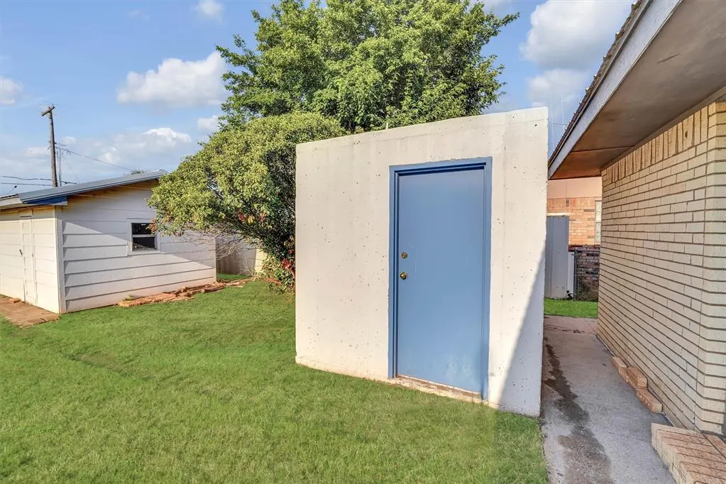 Photo 30 — 412 E Washington Avenue, Sayre, OK 73662
