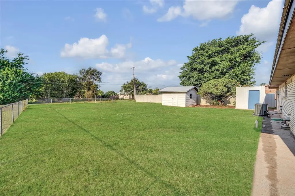 Photo 34 — 412 E Washington Avenue, Sayre, OK 73662