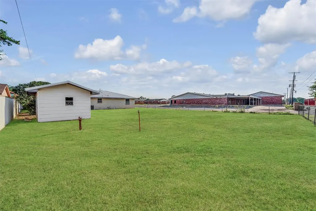 Photo 36 — 412 E Washington Avenue, Sayre, OK 73662