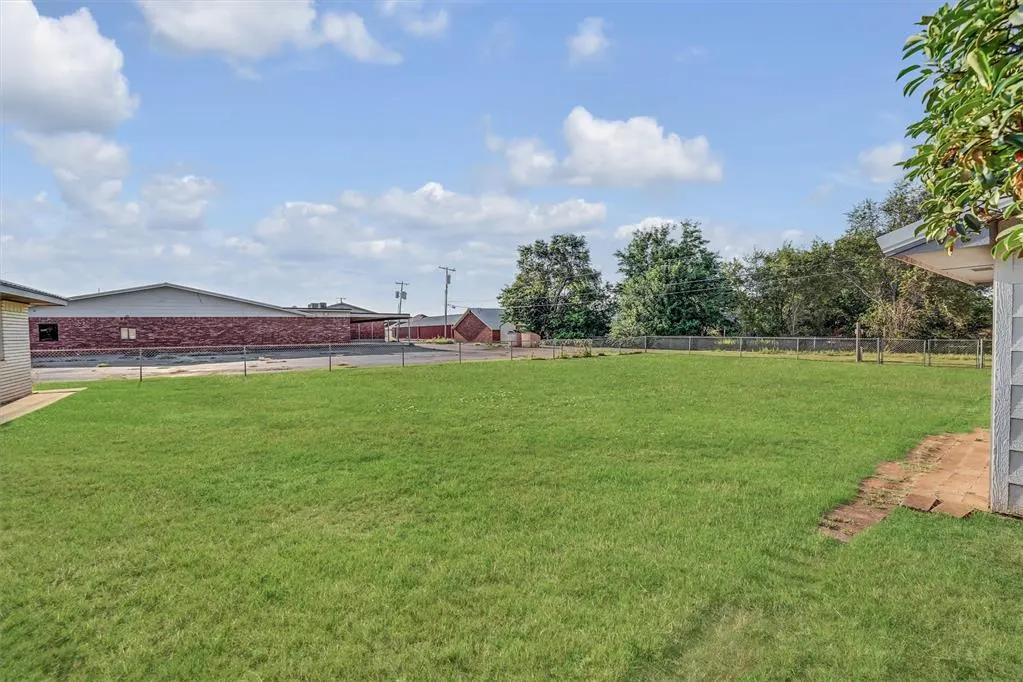 Photo 37 — 412 E Washington Avenue, Sayre, OK 73662