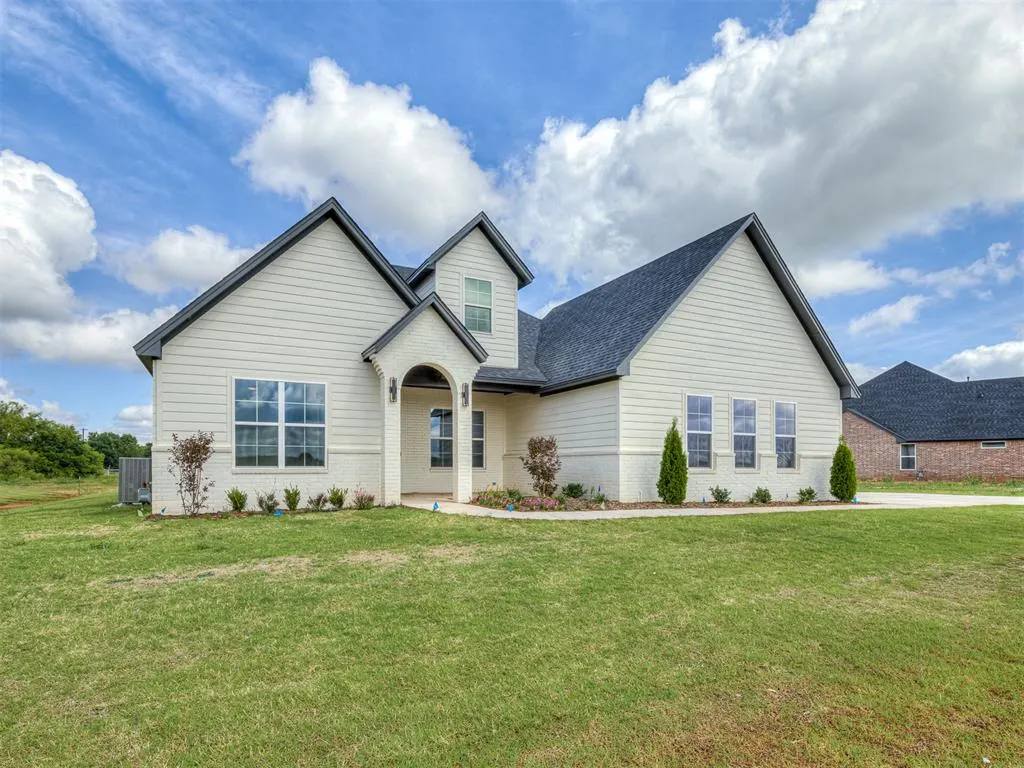Photo 2 — 6901 Lake View Court, Cashion, OK 73016