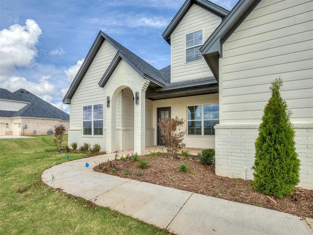 Photo 3 — 6901 Lake View Court, Cashion, OK 73016