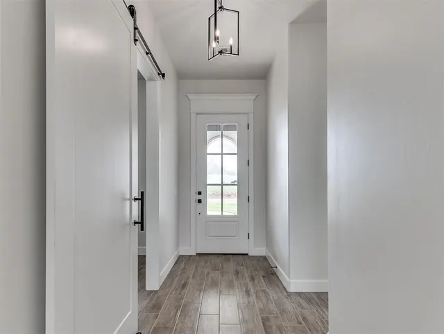 Photo 4 — 6901 Lake View Court, Cashion, OK 73016