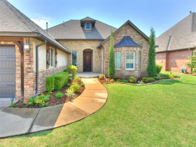Photo 3 — 2101 Newbrook Drive, Edmond, OK 73003
