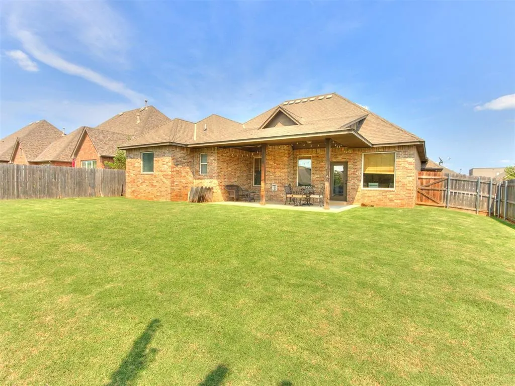 Photo 4 — 2101 Newbrook Drive, Edmond, OK 73003