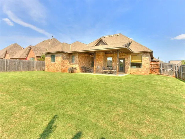Photo 4 — 2101 Newbrook Drive, Edmond, OK 73003