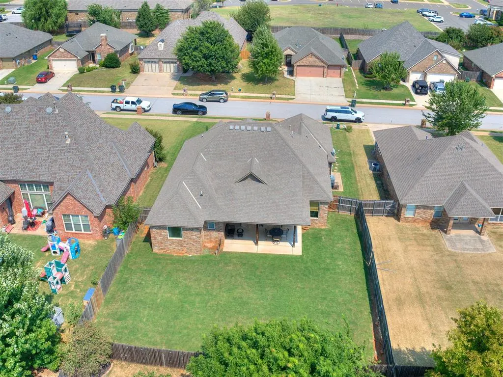 Photo 5 — 2101 Newbrook Drive, Edmond, OK 73003