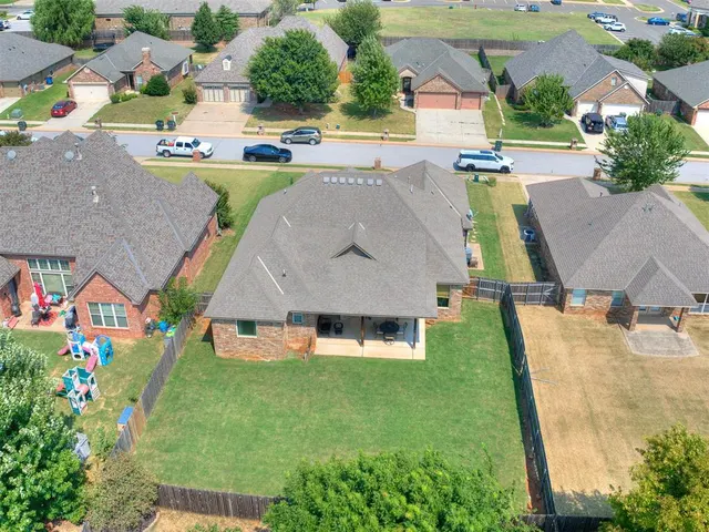 Photo 5 — 2101 Newbrook Drive, Edmond, OK 73003