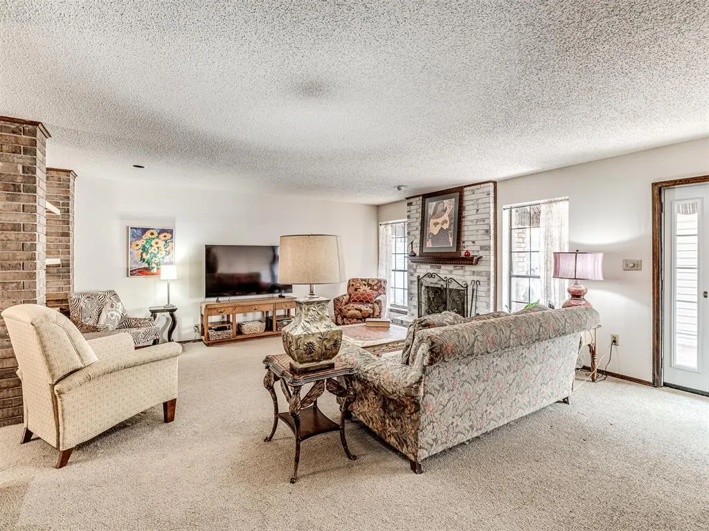 Photo 4 — 7818 Old Hickory Lane, Oklahoma City, OK 73116
