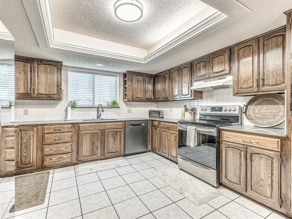 Photo 13 — 7818 Old Hickory Lane, Oklahoma City, OK 73116