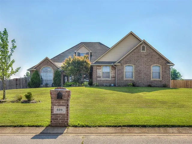 Photo 2 — 826 Silver Chase Drive, Choctaw, OK 73020