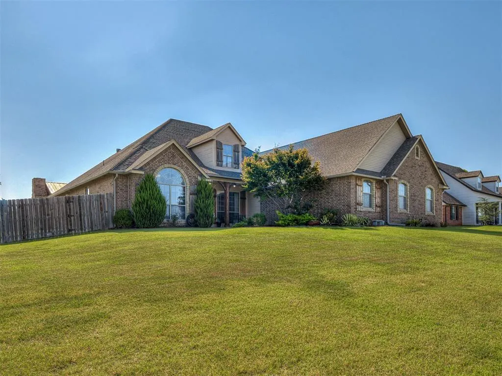 Front exterior — 826 Silver Chase Drive, Choctaw, OK 73020