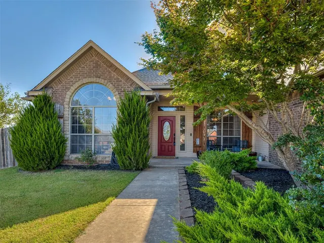 Photo 5 — 826 Silver Chase Drive, Choctaw, OK 73020