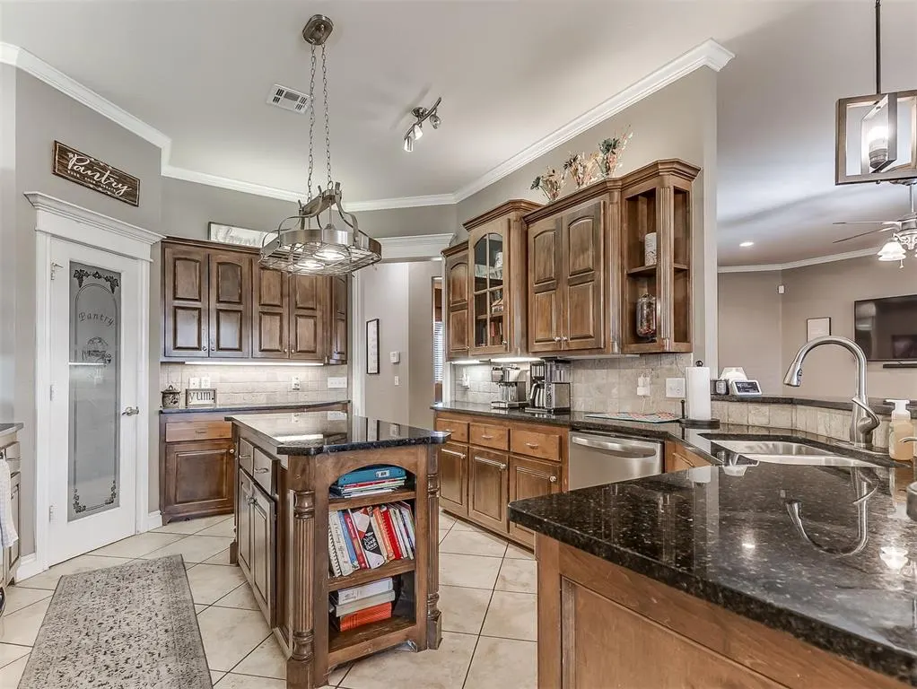Photo 16 — 826 Silver Chase Drive, Choctaw, OK 73020