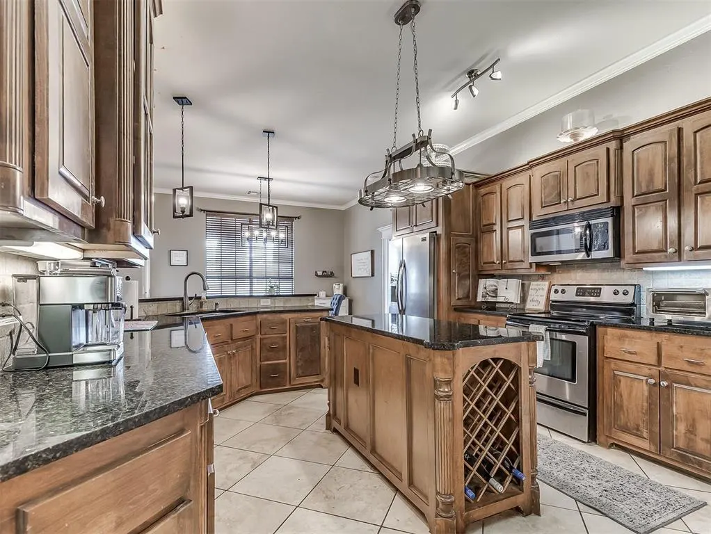 Photo 18 — 826 Silver Chase Drive, Choctaw, OK 73020