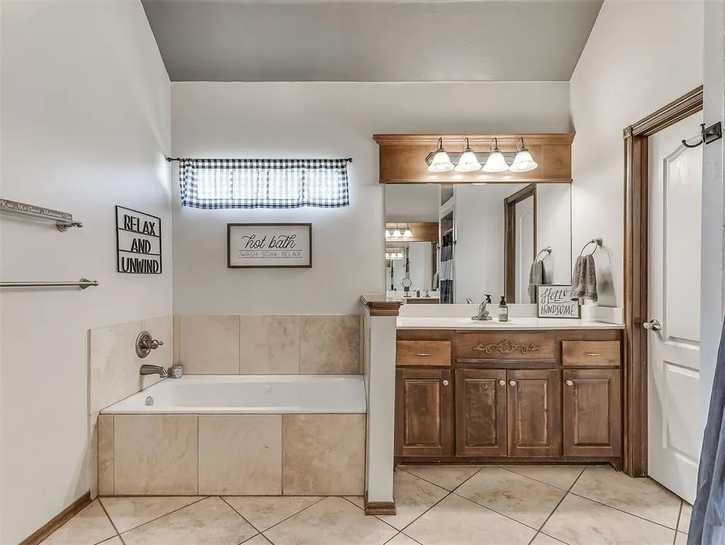 Photo 27 — 826 Silver Chase Drive, Choctaw, OK 73020
