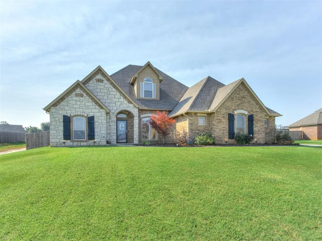 Front exterior — 886 Silver Chase Drive, Choctaw, OK 73020