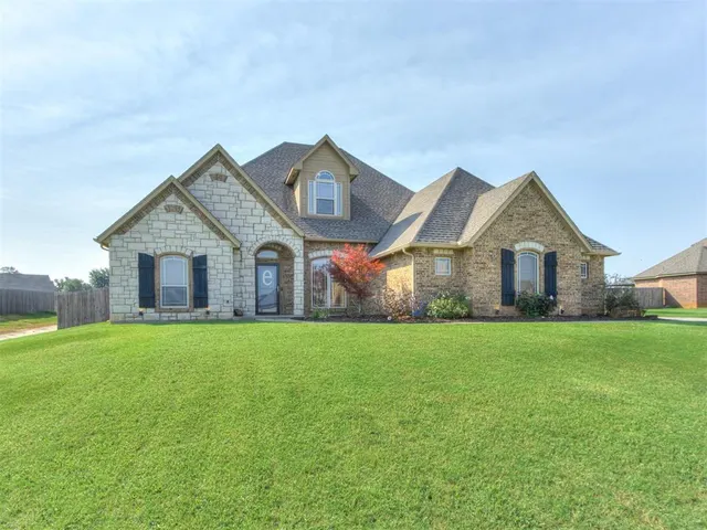 Front exterior — 886 Silver Chase Drive, Choctaw, OK 73020