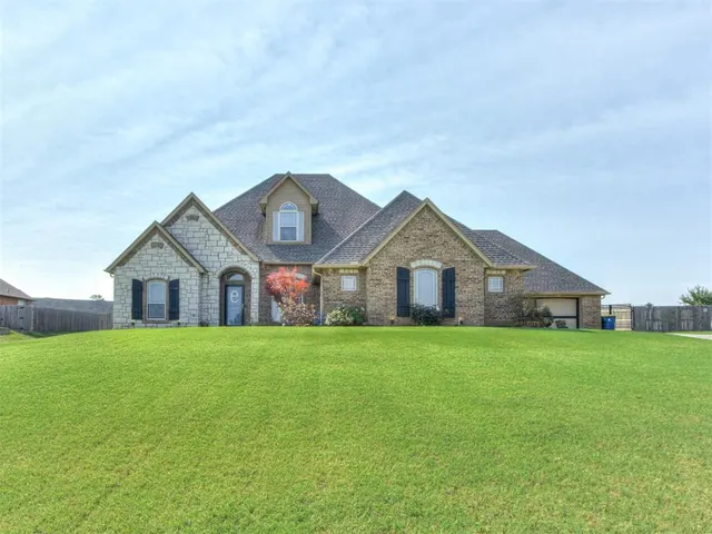 Photo 2 — 886 Silver Chase Drive, Choctaw, OK 73020