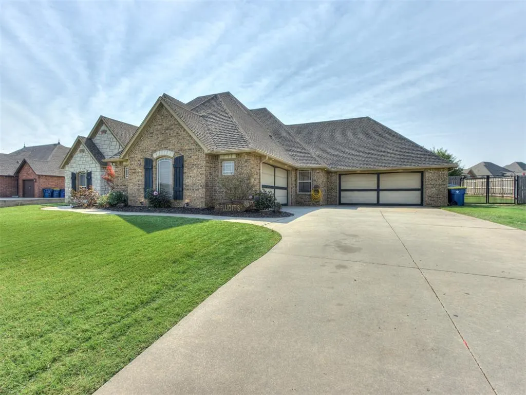 Photo 3 — 886 Silver Chase Drive, Choctaw, OK 73020
