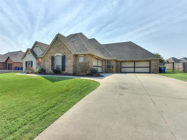 Photo 3 — 886 Silver Chase Drive, Choctaw, OK 73020