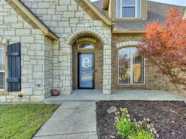 Photo 4 — 886 Silver Chase Drive, Choctaw, OK 73020