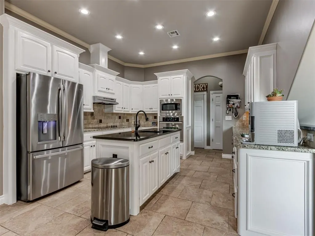 Photo 14 — 886 Silver Chase Drive, Choctaw, OK 73020