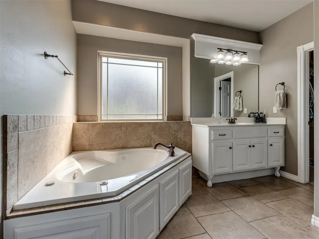 Photo 23 — 886 Silver Chase Drive, Choctaw, OK 73020