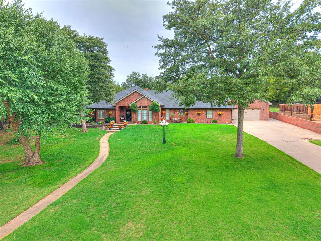 Photo 2 — 3118 Shady Lane Drive, Anadarko, OK 73005