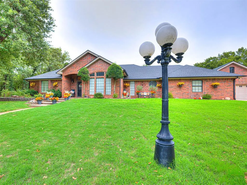 Photo 6 — 3118 Shady Lane Drive, Anadarko, OK 73005