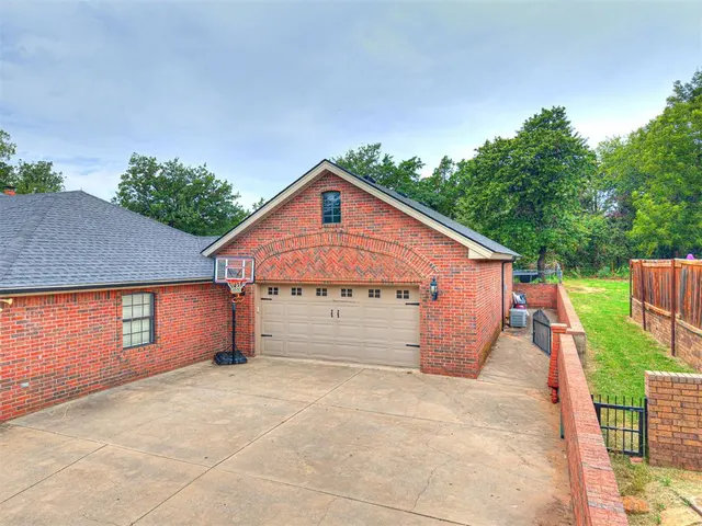 Photo 7 — 3118 Shady Lane Drive, Anadarko, OK 73005