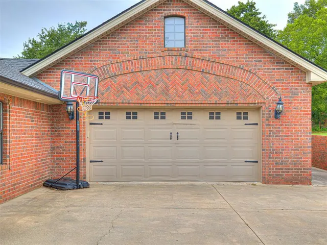 Photo 8 — 3118 Shady Lane Drive, Anadarko, OK 73005