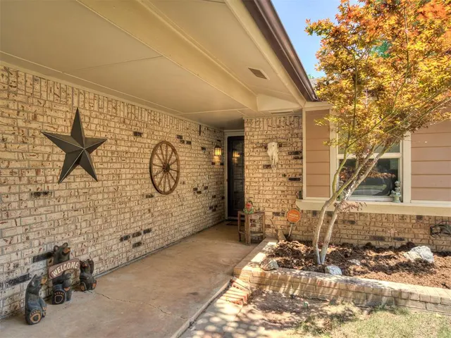 Photo 3 — 625 Hawthorne Place, Edmond, OK 73003
