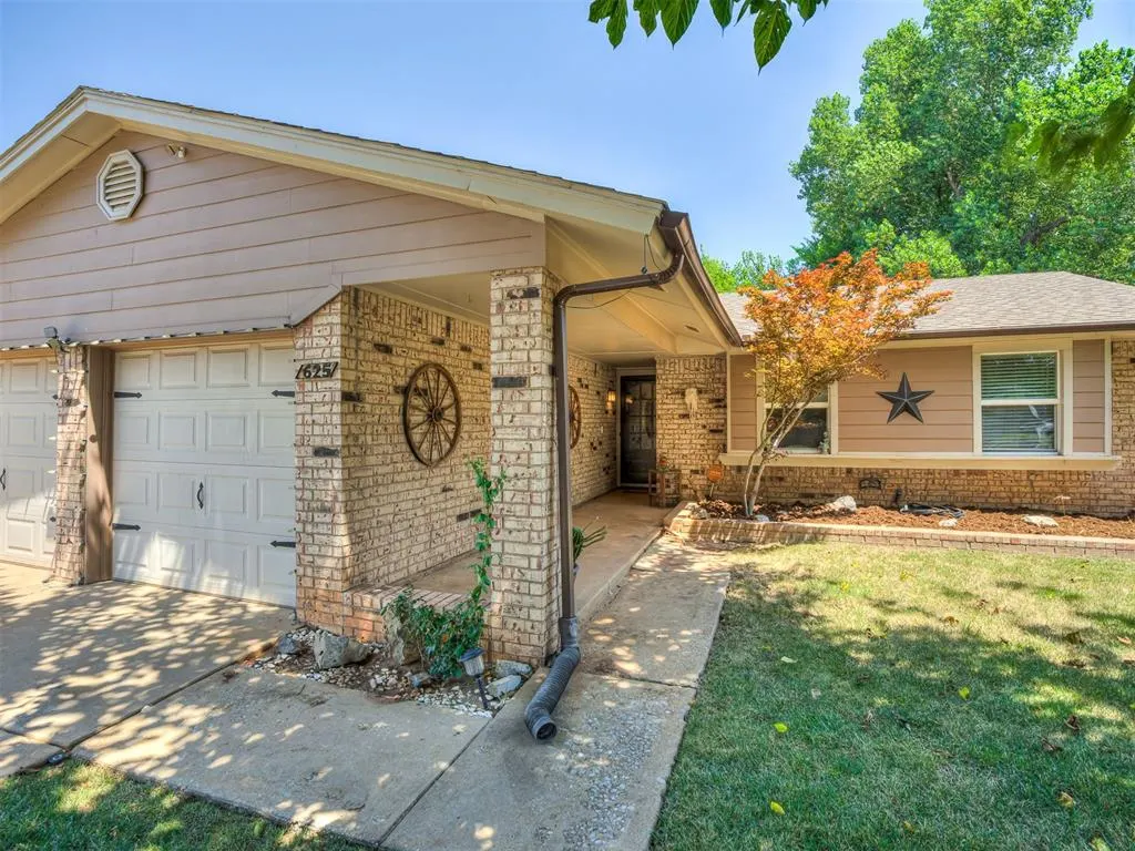 Photo 4 — 625 Hawthorne Place, Edmond, OK 73003