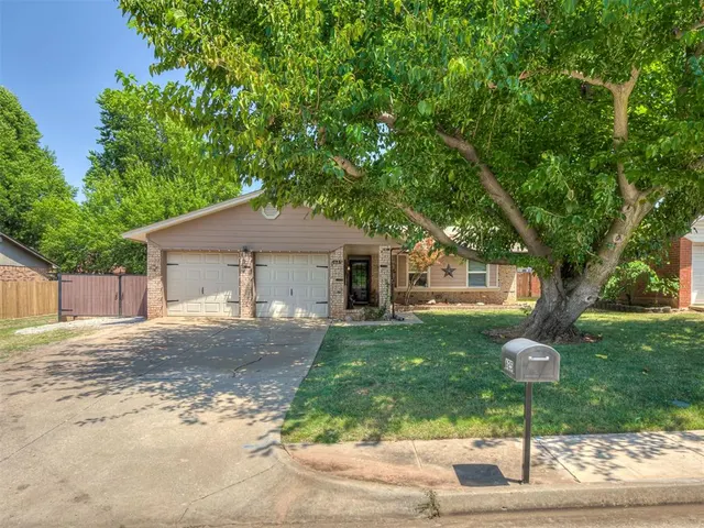 Photo 6 — 625 Hawthorne Place, Edmond, OK 73003