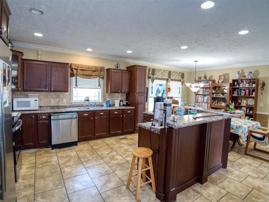 Photo 16 — 36371 Anderson Rd., Macomb, OK 74852