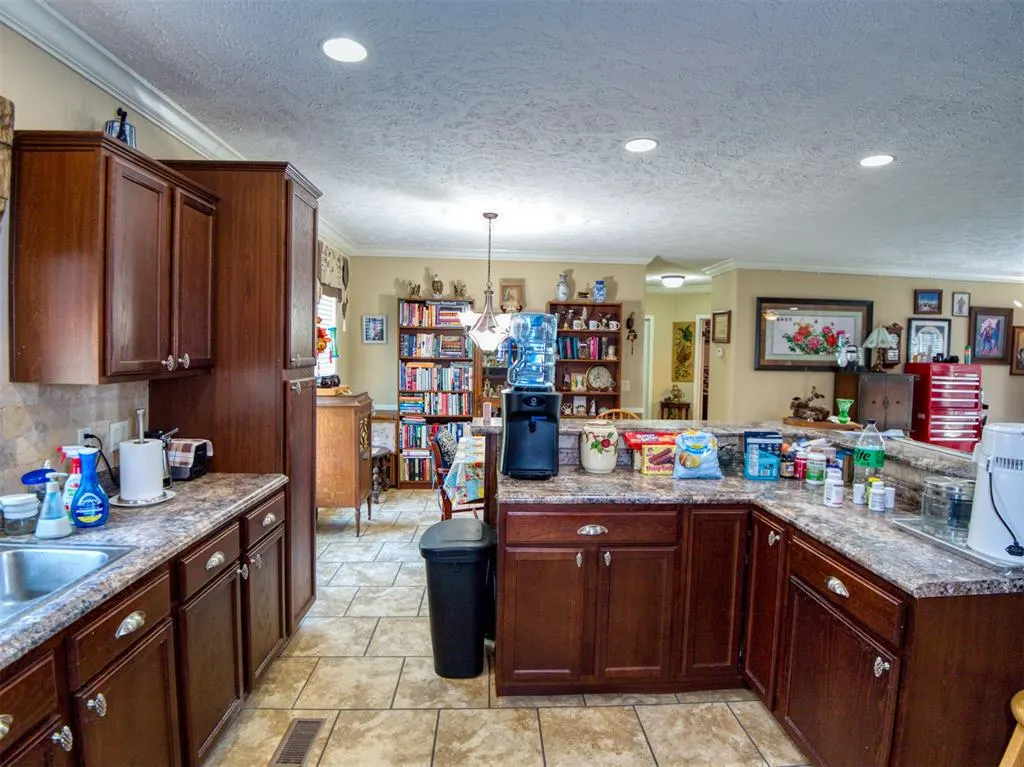 Photo 17 — 36371 Anderson Rd., Macomb, OK 74852