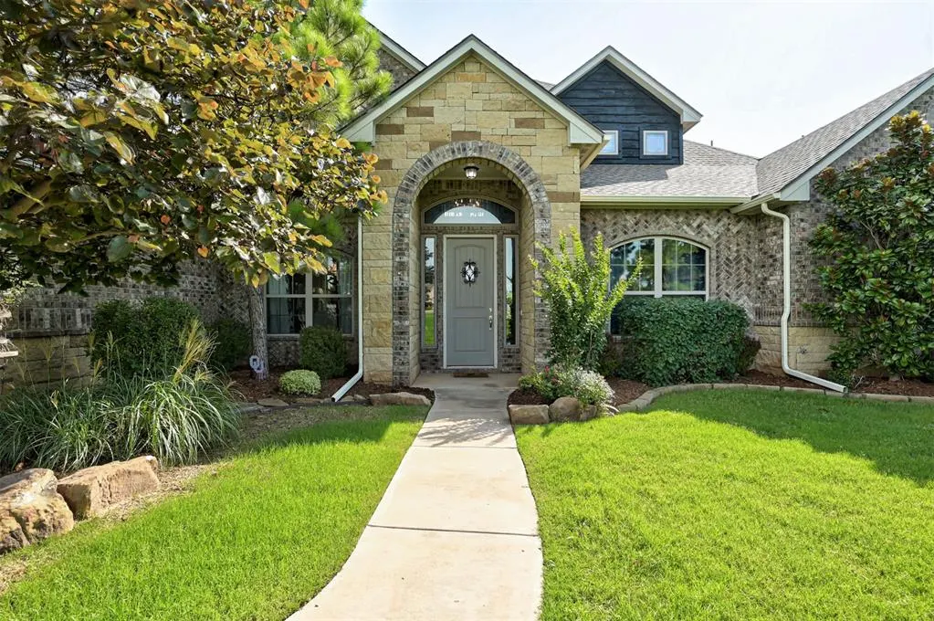 Photo 4 — 13400 Ridge Circle, Edmond, OK 73025