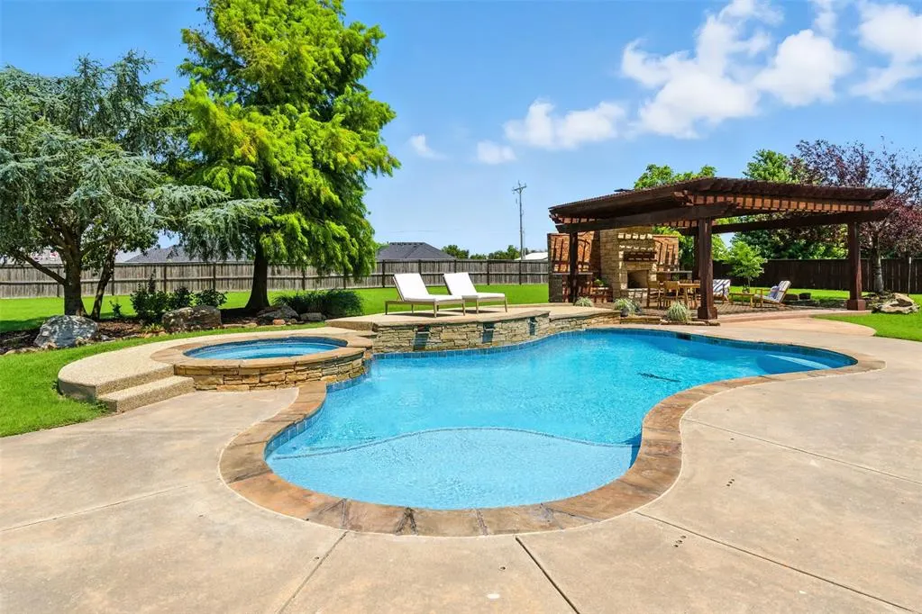Front exterior — 7301 SW 105th Street, Oklahoma City, OK 73173