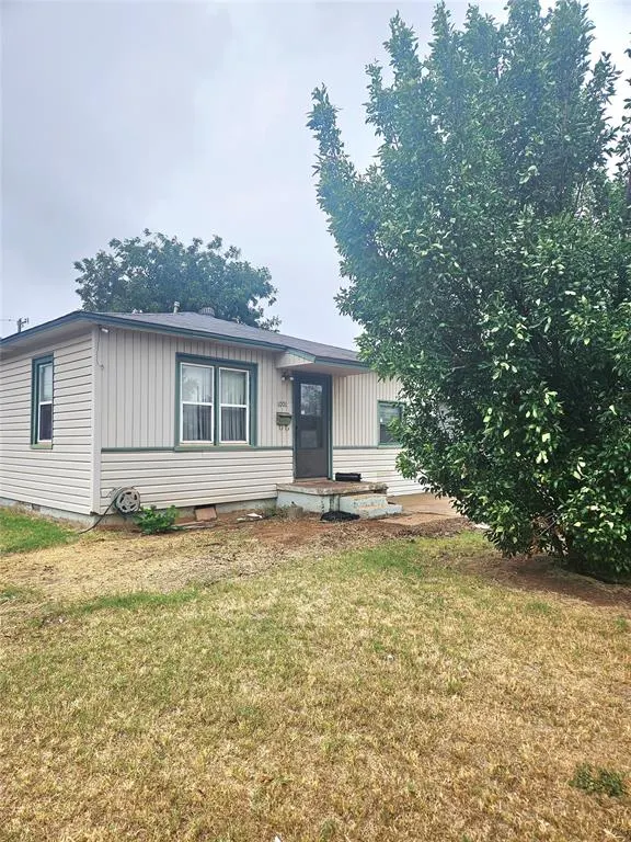 Front exterior — 1001 N Forrest Street, Altus, OK 73521