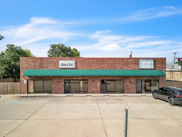 Photo 2 — 2905 NW NW 70th Street, Oklahoma City, OK 73116