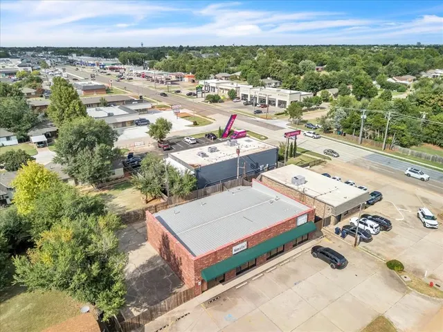 Photo 4 — 2905 NW NW 70th Street, Oklahoma City, OK 73116