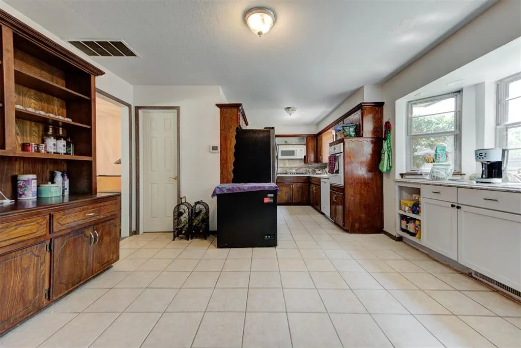 Photo 6 — 1301 Whippoorwill Drive, Norman, OK 73071