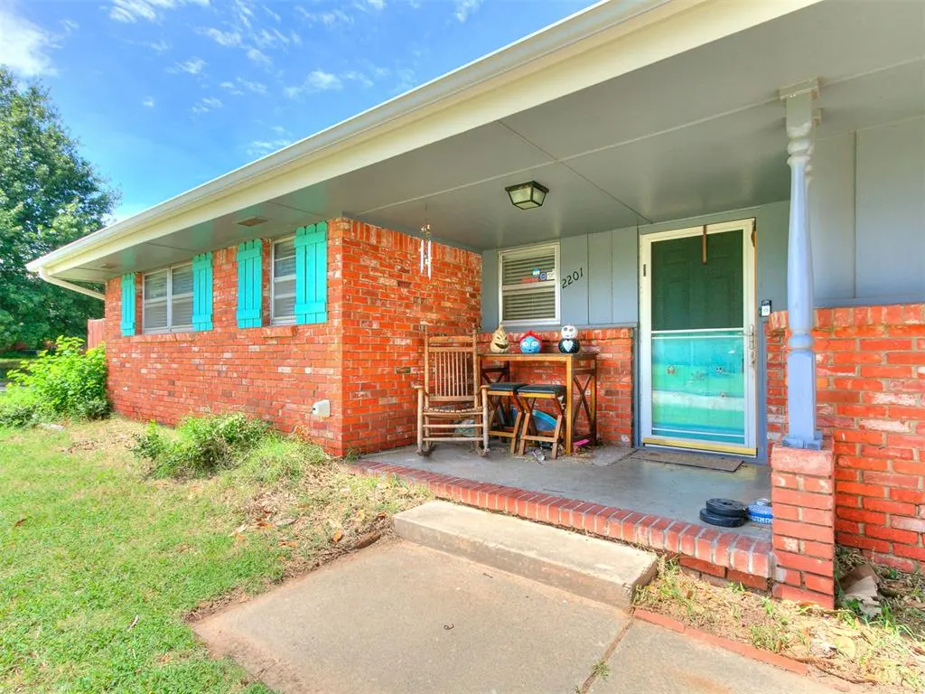 Photo 5 — 2201 N Mueller Avenue, Bethany, OK 73008