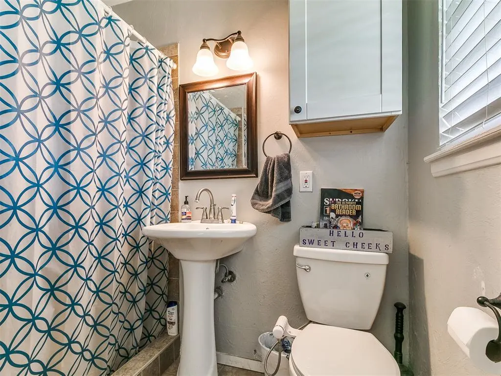 Photo 12 — 2201 N Mueller Avenue, Bethany, OK 73008
