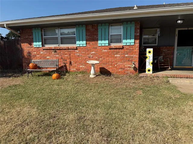 Photo 2 — 2201 N Mueller Avenue, Bethany, OK 73008