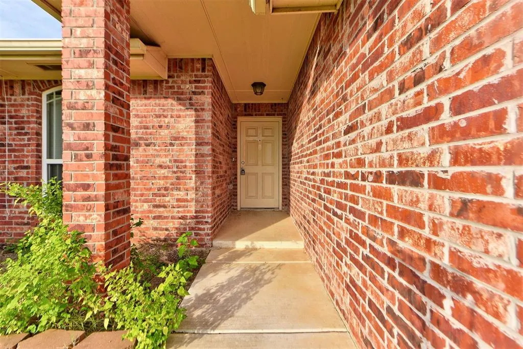 Photo 3 — 8113 Waters Edge Way, Oklahoma City, OK 73135